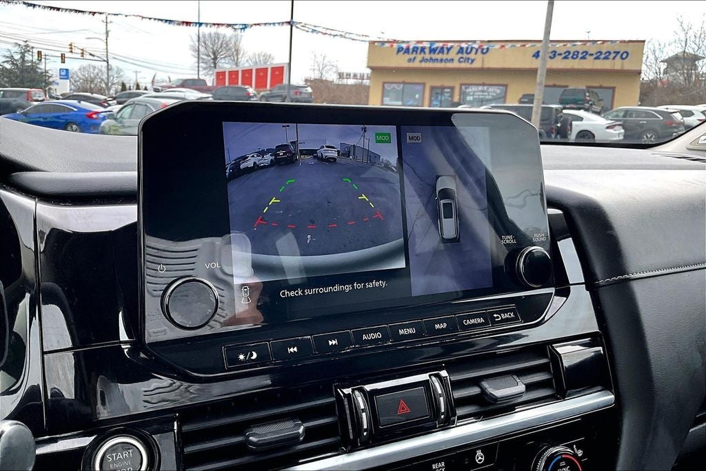 2023 Nissan Pathfinder SL