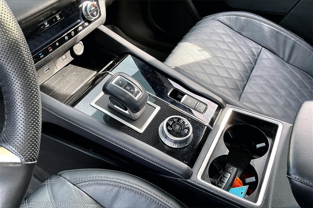 2023 Mitsubishi Outlander Base