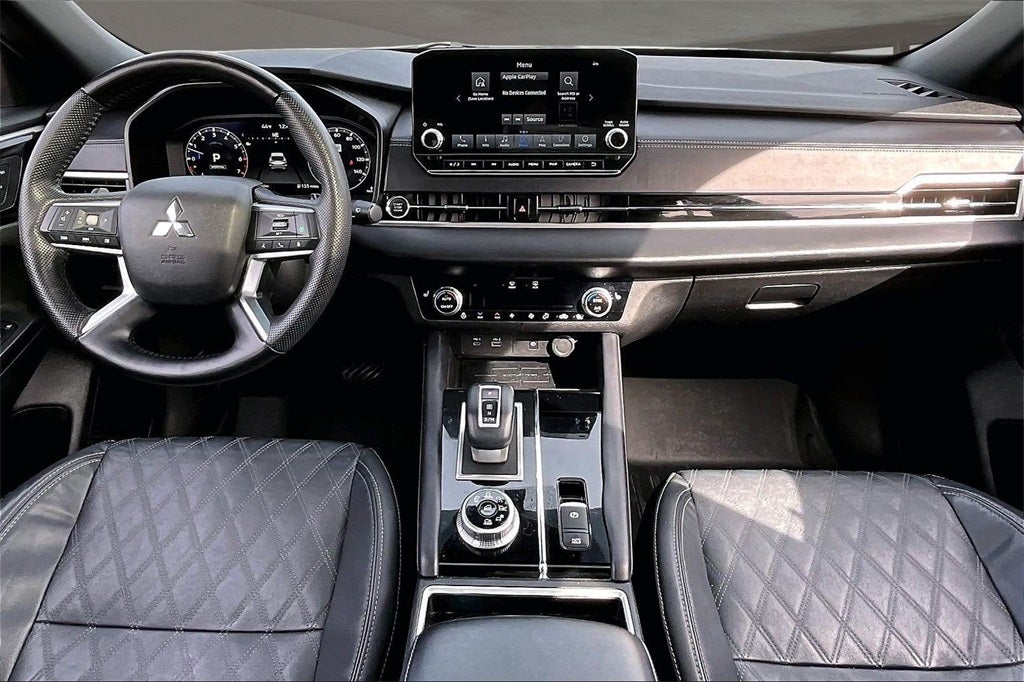 2023 Mitsubishi Outlander Base