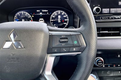 2023 Mitsubishi Outlander Base