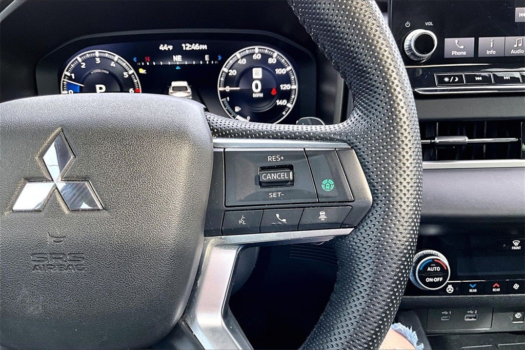 2023 Mitsubishi Outlander Base