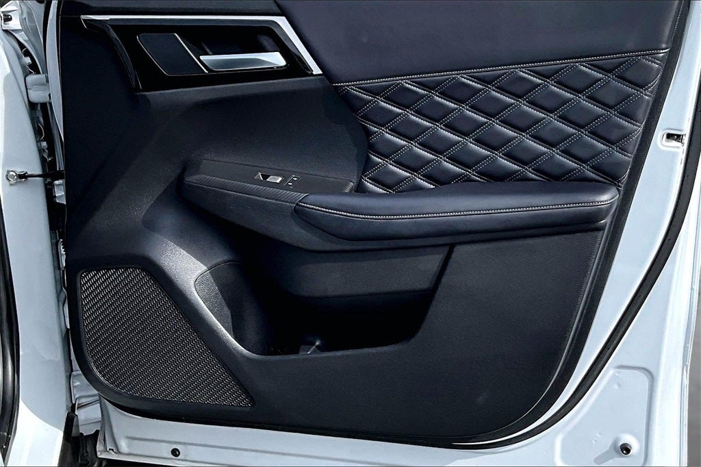 2023 Mitsubishi Outlander Base