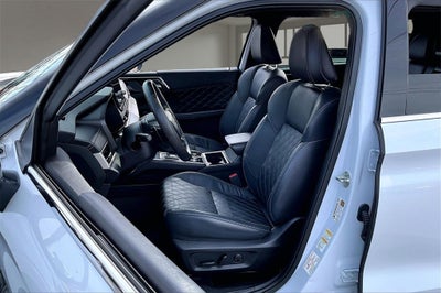 2023 Mitsubishi Outlander Base