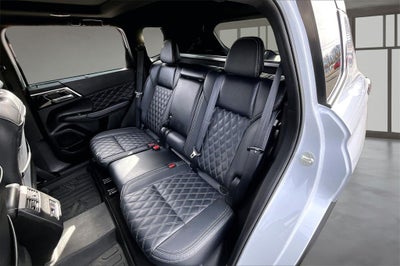 2023 Mitsubishi Outlander Base