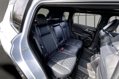 2023 Mitsubishi Outlander Base