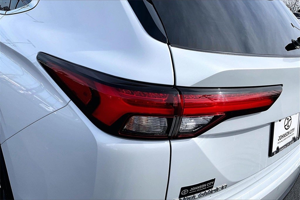 2023 Mitsubishi Outlander Base