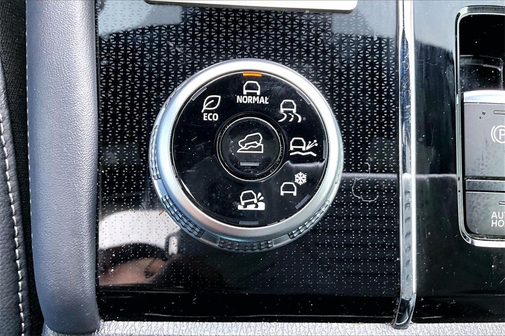 2023 Mitsubishi Outlander Base