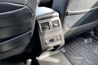 2023 Mitsubishi Outlander Base