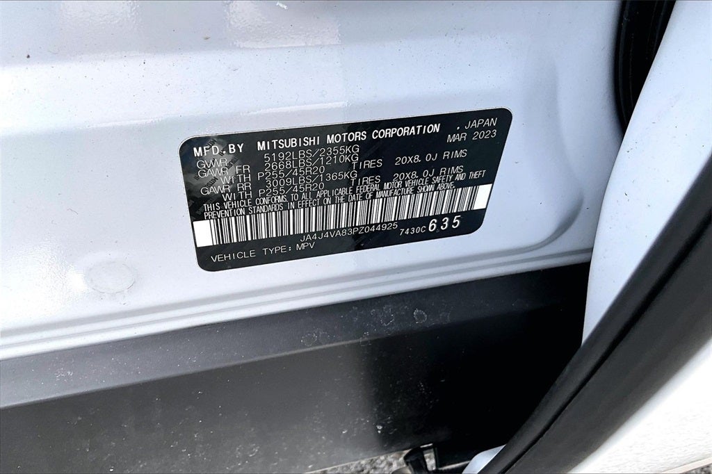 2023 Mitsubishi Outlander Base