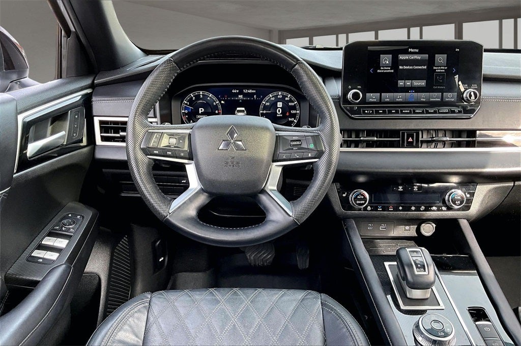 2023 Mitsubishi Outlander Base