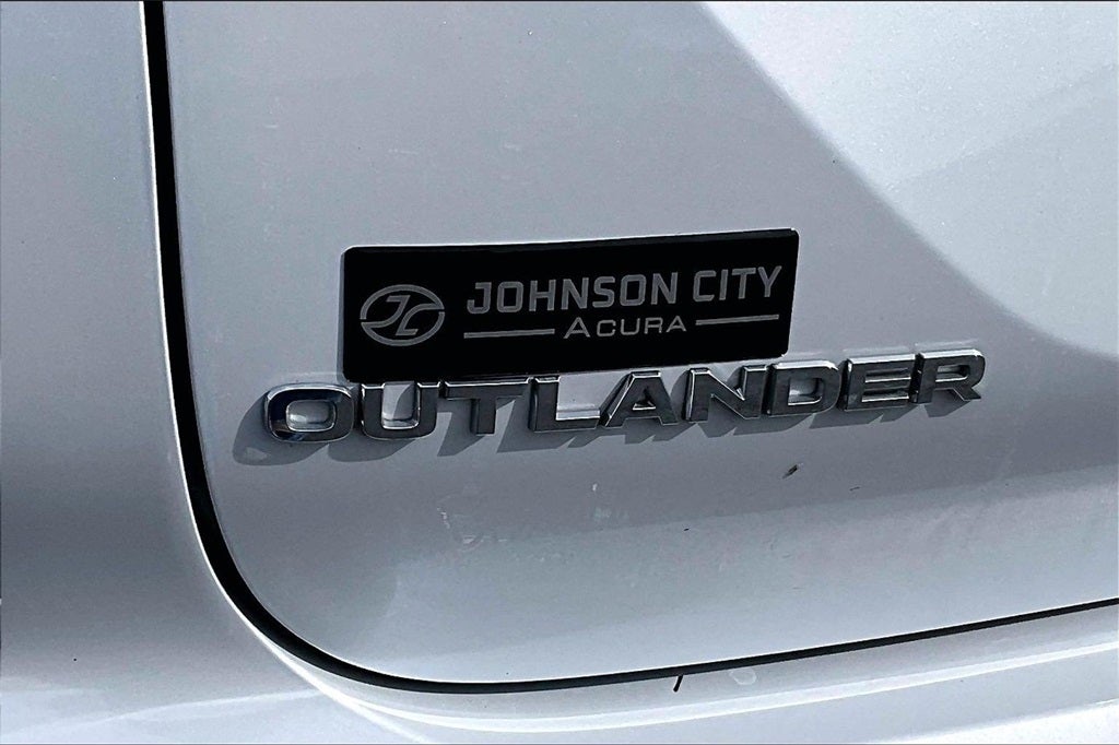 2023 Mitsubishi Outlander Base