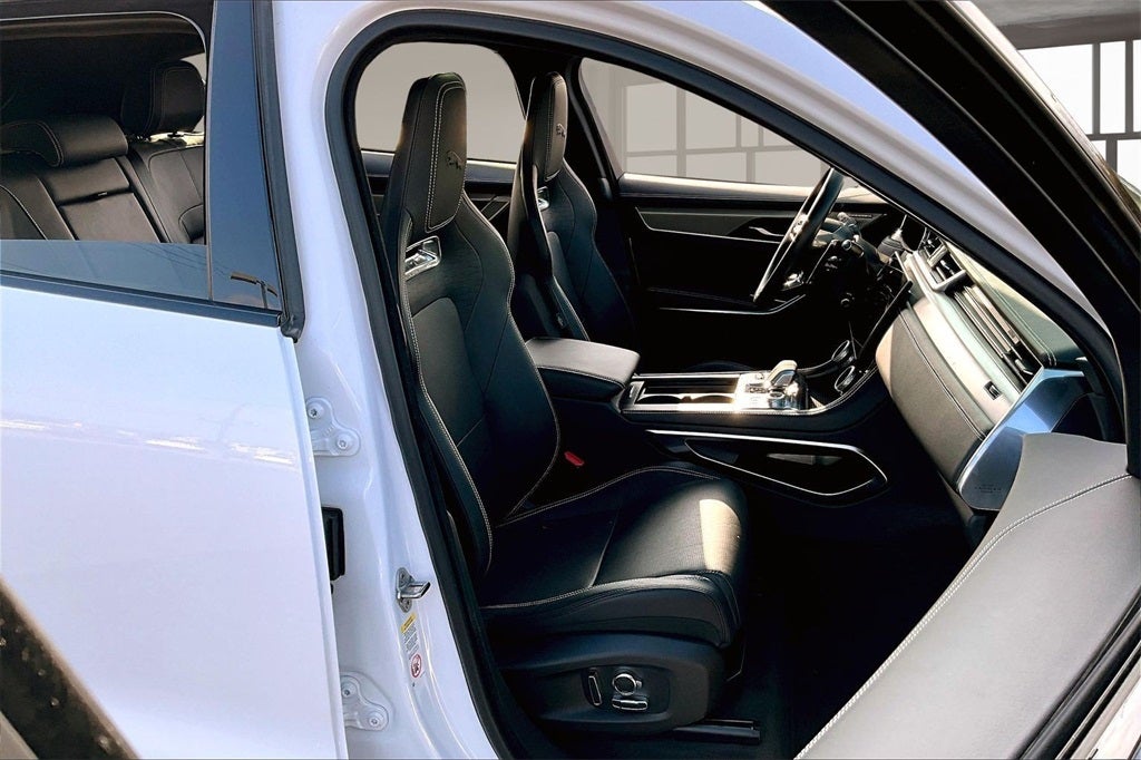 2025 Jaguar F-PACE P400 R-Dynamic S