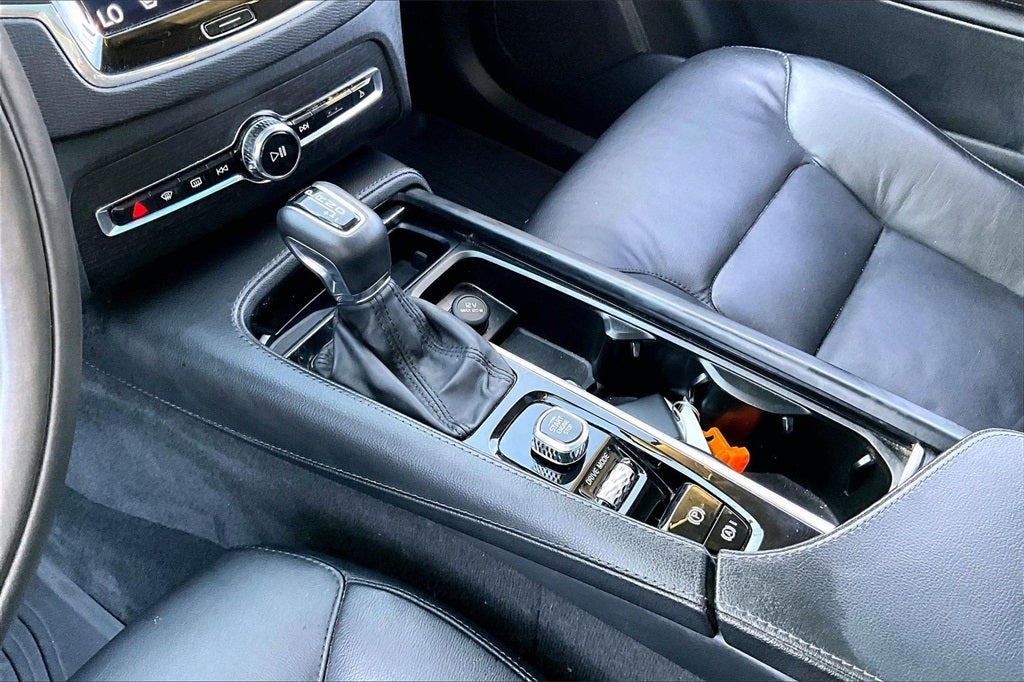 2020 Volvo XC90 T5 Momentum